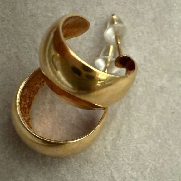 Chunky Gold Tone Huggie Hoop Earrings – Modern & Bold Look - Picture 13 of 17